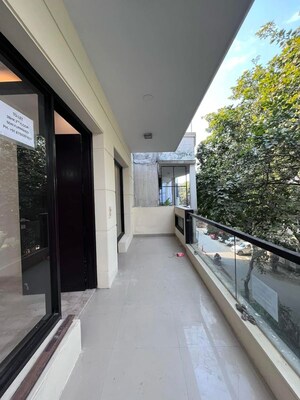Balcony in 3 BHK Builder Floor at Sushant Vyapaar Kendra, Dlf Phase iv – for Rent