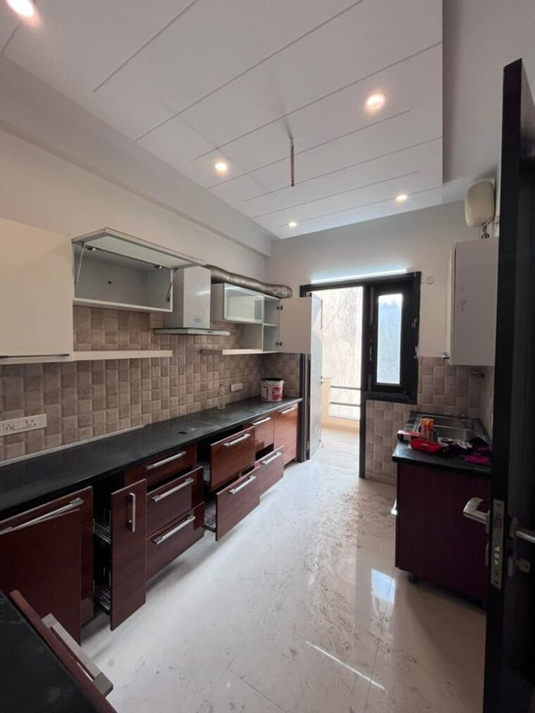 Kitchen, sushant-vyapaar-kendra 3 Bedroom 2708 Sq.Ft. Builder Floor In Dlf Phase iv Gurgaon 9987681