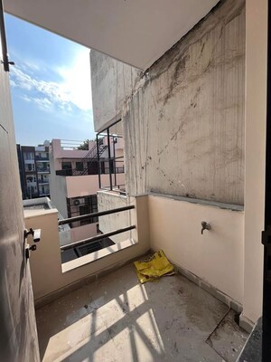 Kitchen in 3 BHK Builder Floor at Sushant Vyapaar Kendra, Dlf Phase iv – for Rent