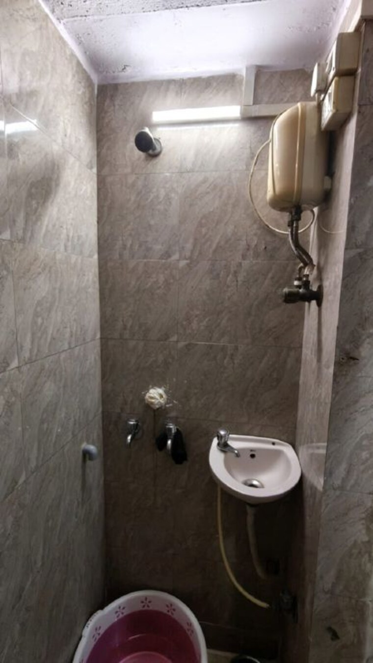 Bathroom, bandra west 1 Bedroom 500 Sq.Ft. Apartment In Bandra West Mumbai 10317037