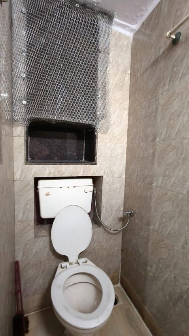 Bathroom, bandra west 1 Bedroom 500 Sq.Ft. Apartment In Bandra West Mumbai 10317037