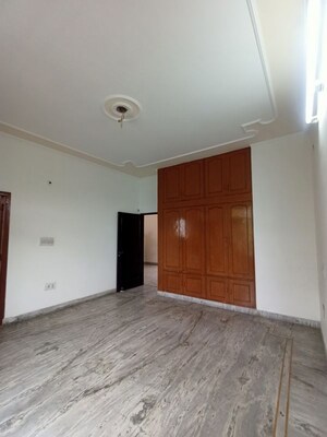 Room in 3 BHK Independent House at Sector 11 – for Rent