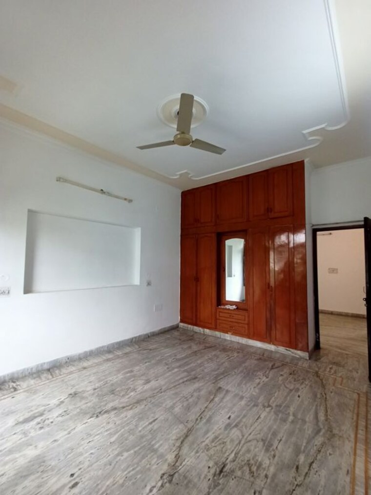 Room, sector 11 3 Bedroom 1980 Sq.Ft. Independent House In Sector 11 Panchkula 10317067