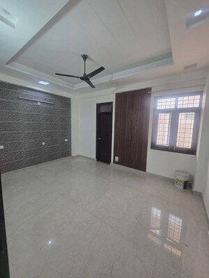 Room in 3 BHK Builder Floor at Gms Road – for Rent