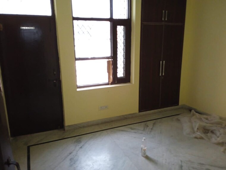 Room, sector 27 2 Bedroom 1215 Sq.Ft. Builder Floor In Sector 27 Gurgaon 10317077
