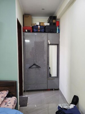 Room in 3 BHK Apartment at Golf Course Road – for Rent