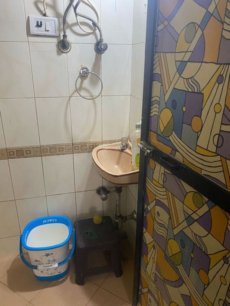 Bathroom, bandra west 1 Bedroom 500 Sq.Ft. Apartment In Bandra West Mumbai 10317078
