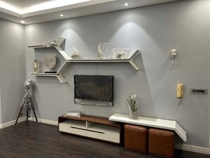 Furnished Amenities in 3.5 BHK Apartment at JMD Gardens, Sector 33 – for Sale