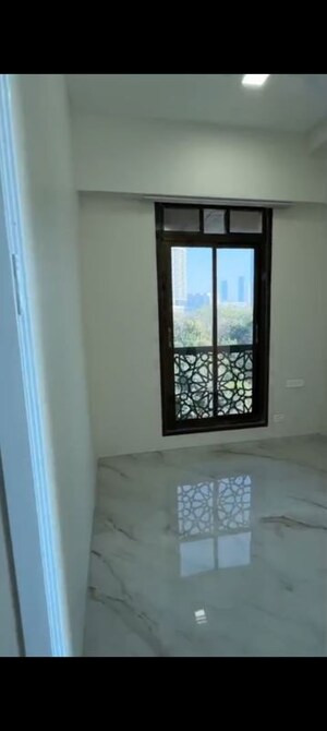 Room in 2.5 BHK Apartment at Lower Parel West – for Rent