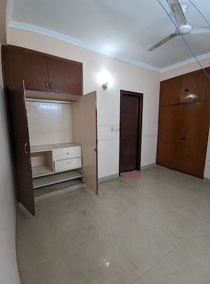 Room in 2 BHK Apartment at Eros Southend Apartments, Charmwood Village – for Rent