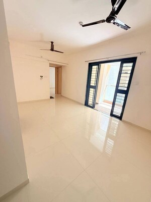 Room in 2 BHK Apartment at Kohinoor Courtyard One, Wakad – for Rent