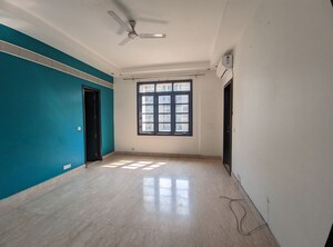 Room in 5 BHK Apartment at Eros Royale Retreat III, Charmwood Village – for Rent