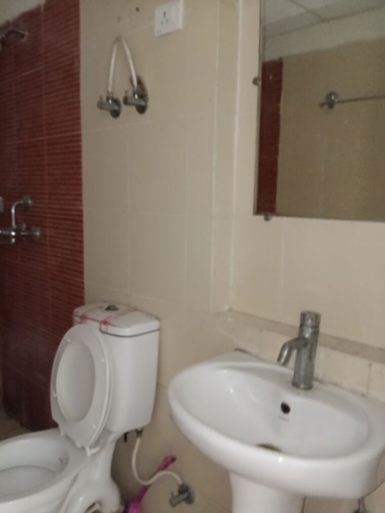 Bathroom, mahagun-mywoods 3 Bedroom 1370 Sq.Ft. Apartment In Sector 16c Greater Noida Greater Noida 10317210