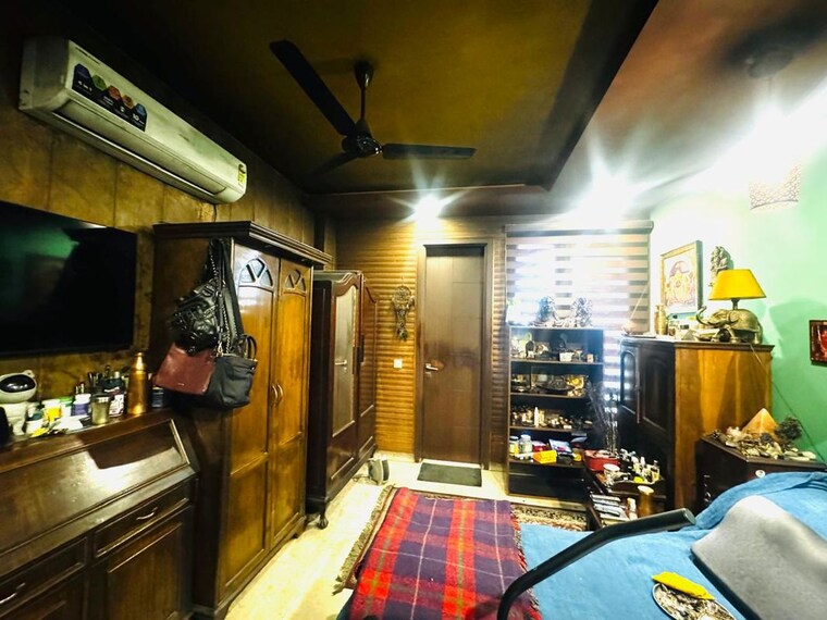 Gym, greater kailash i 3 Bedroom 208 Sq.Yd. Builder Floor In Greater Kailash I Delhi 10317214