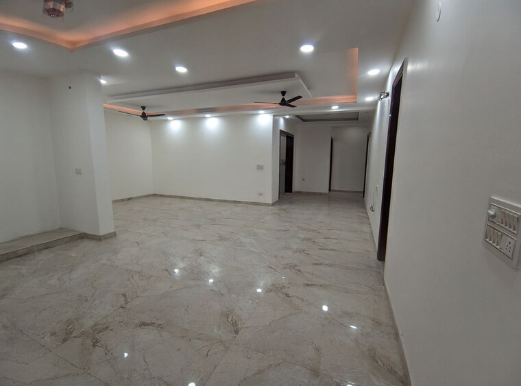 Room, green fields colony 4 Bedroom 450 Sq.Yd. Builder Floor In Green Fields Colony Faridabad 10317215