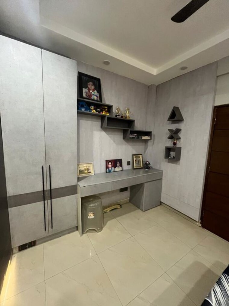 Kitchen, kailash colony 3 Bedroom 140 Sq.Yd. Builder Floor In Kailash Colony Delhi 10317226