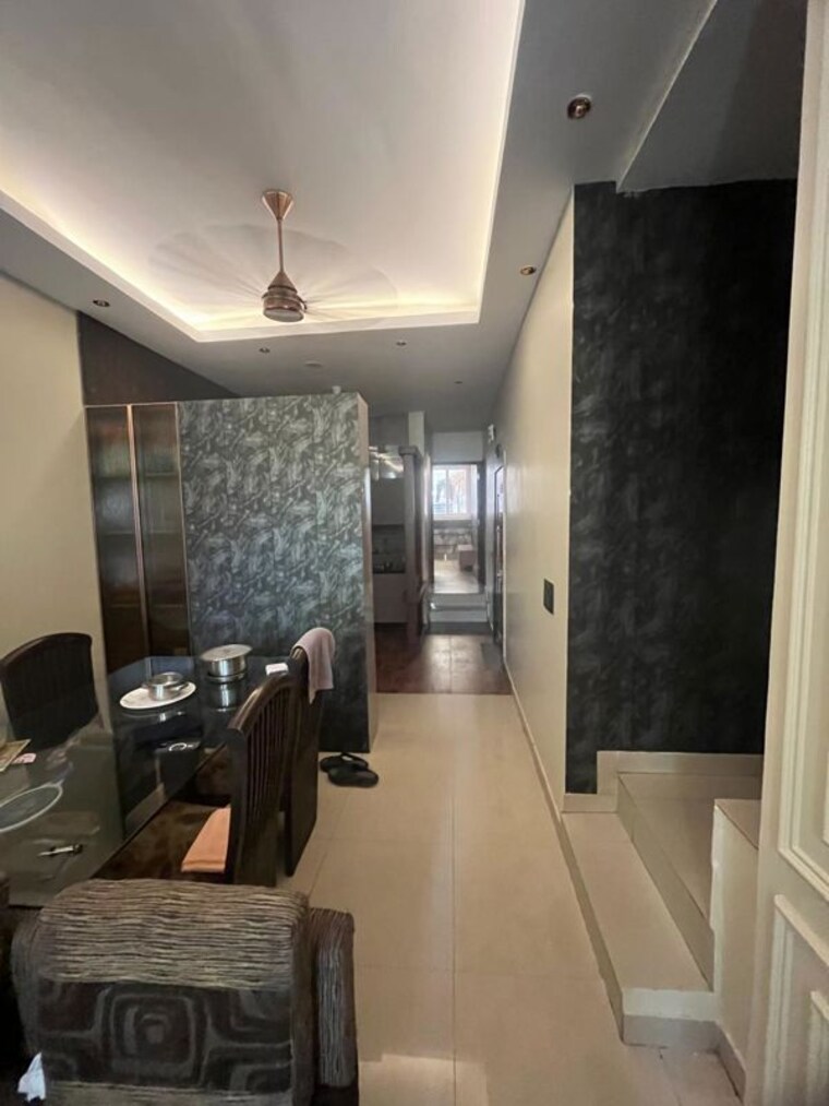 Living Room, kailash colony 3 Bedroom 140 Sq.Yd. Builder Floor In Kailash Colony Delhi 10317226
