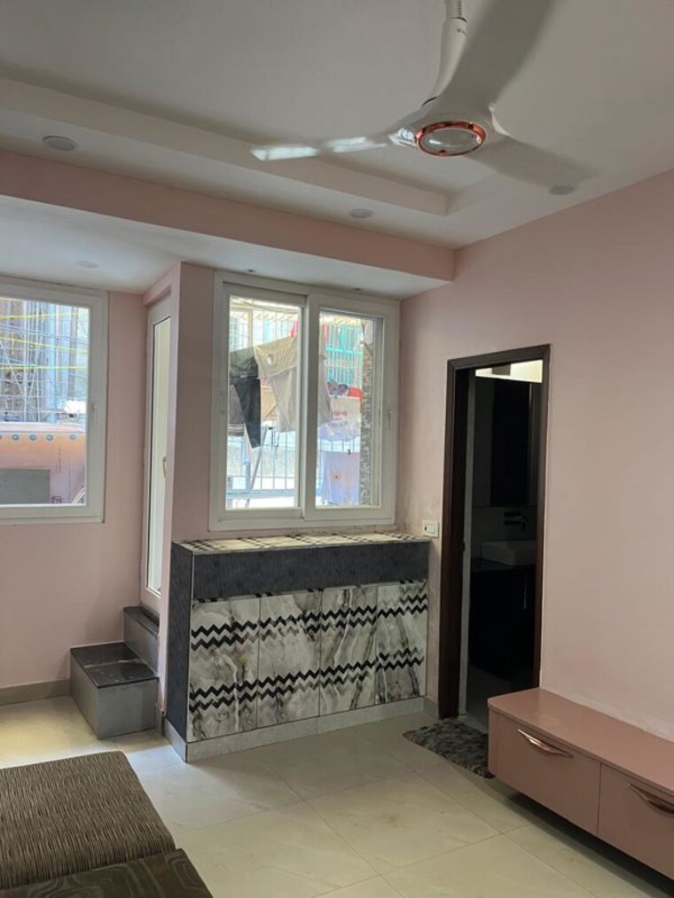 Living Room, kailash colony 3 Bedroom 140 Sq.Yd. Builder Floor In Kailash Colony Delhi 10317226