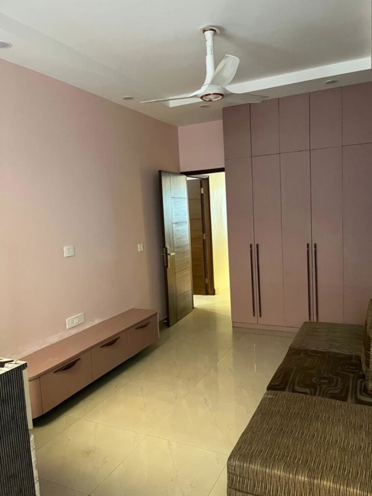 Room, kailash colony 3 Bedroom 140 Sq.Yd. Builder Floor In Kailash Colony Delhi 10317226