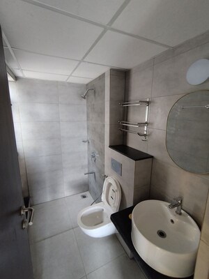 Bathroom in 1 BHK Apartment at Mahindra Alcove, Chandivali – for Rent