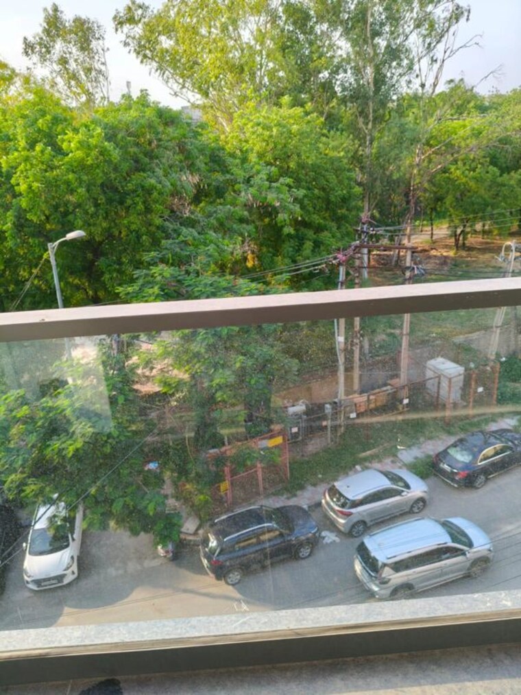 Garden, gulmohar park 3 Bedroom 1800 Sq.Ft. Builder Floor In Gulmohar Park Delhi 10317220