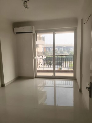 Room in 3 BHK Apartment at Pareena The Elite Residences, Sector 99 – for Rent