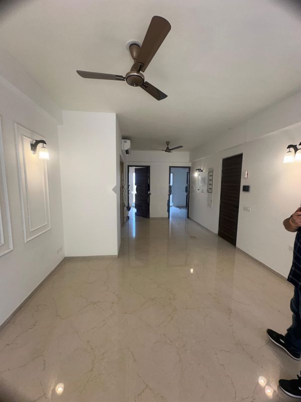 2.5 BHK + Basement Apartment For Rent in Smart World Orchard
