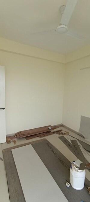 Furnished Amenities in 3 BHK Apartment at Pyramid Altia, Sector 70 – for Rent