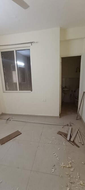 Room in 3 BHK Apartment at Pyramid Altia, Sector 70 – for Rent