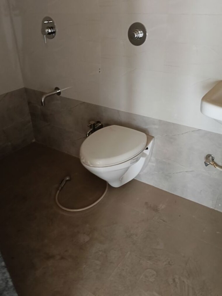 Bathroom, oxford-olympia 2 Bedroom 720 Sq.Ft. Apartment In Wakad Pune 10317403