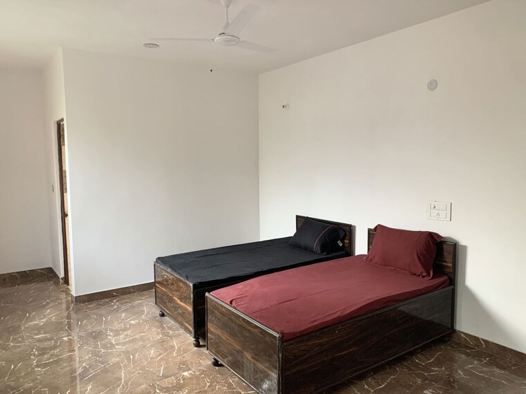 Bedroom, sarai jullena Pg For Girls In Sarai Jullena 10317353