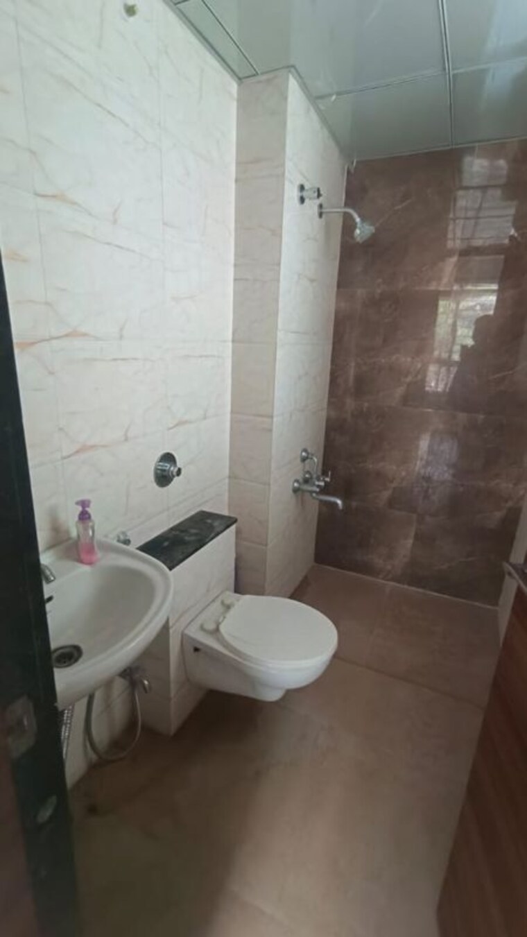 Bathroom, highpoint-itrend-homes-phase-2 2 Bedroom 648 Sq.Ft. Apartment In Hinjewadi Pune 10239899