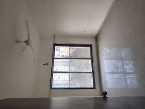 Room in 2 BHK Apartment at Kurla East – for Rent