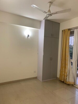 Room in 3.5 BHK Apartment at Emaar Emerald Estate, Sector 65 – for Rent