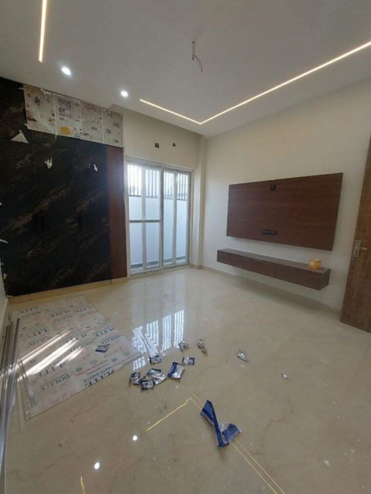 Room, sahastradhara road 4 Bedroom 118 Sq.Yd. Independent House In Sahastradhara Road Dehradun 10317522