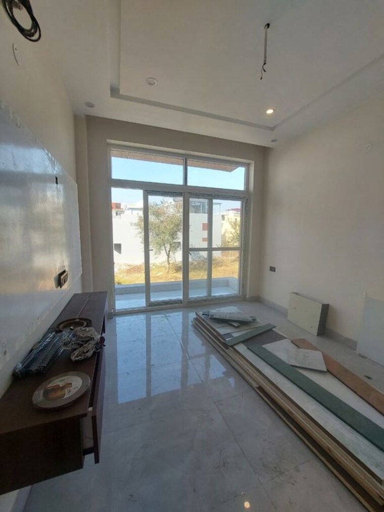 Room, sahastradhara road 4 Bedroom 118 Sq.Yd. Independent House In Sahastradhara Road Dehradun 10317522