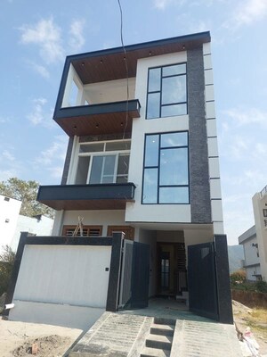 4 BHK Independent House For Sale in Sahastradhara Road