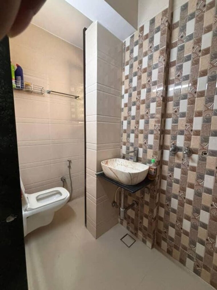 Bathroom, panch pakhadi 1 Bedroom 500 Sq.Ft. Apartment In Panch Pakhadi Thane 10317538