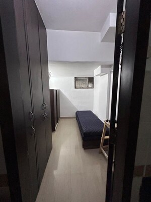 Bathroom in 1.5 BHK Apartment at Mangal Orchid Chs, Andheri West – for Rent