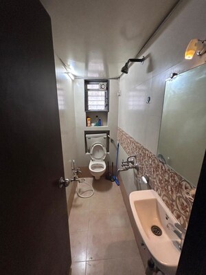 Bathroom in 1.5 BHK Apartment at Mangal Orchid Chs, Andheri West – for Rent