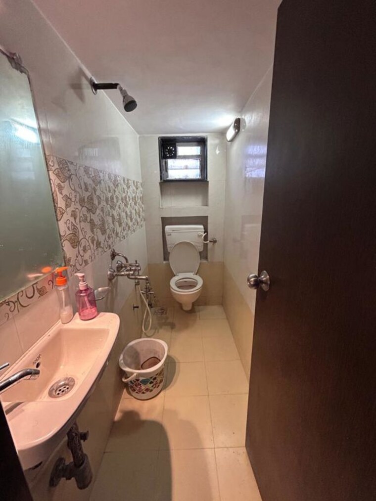 Bathroom, mangal-orchid-chs 1.5 Bedroom 550 Sq.Ft. Apartment In Andheri West Mumbai 10317510