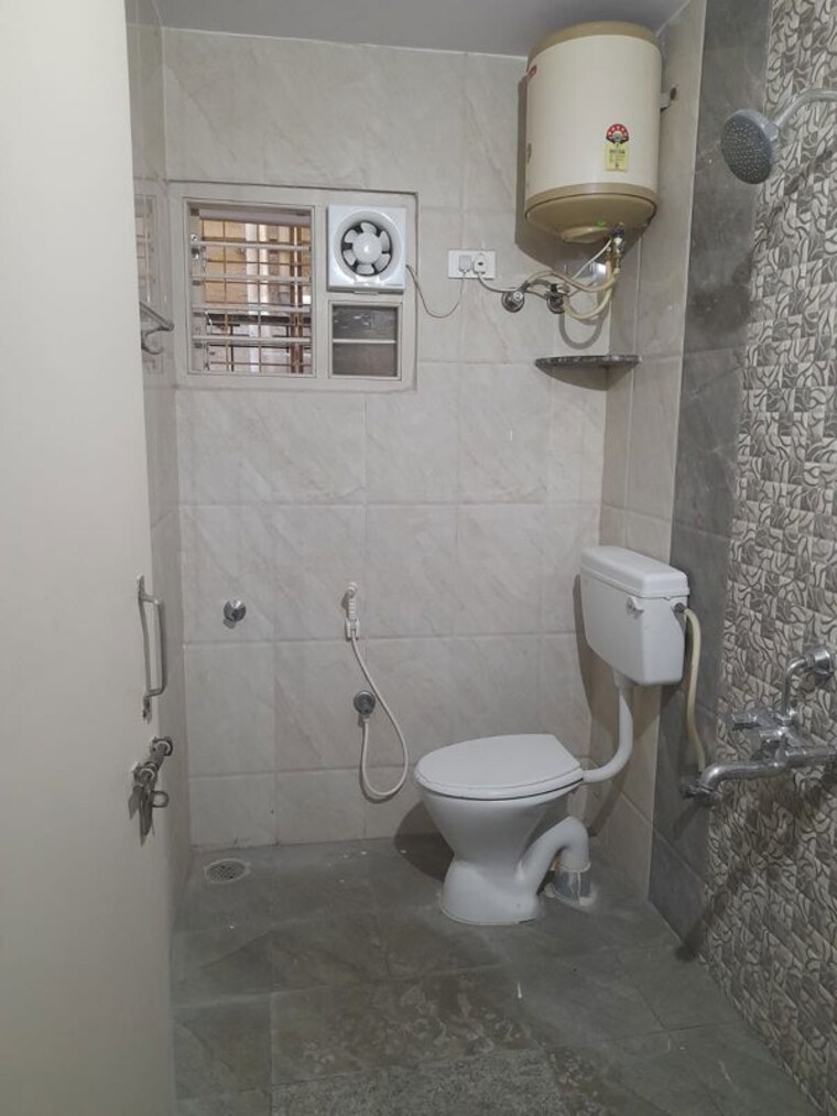 Bathroom, hsr layout sector 2 1 Bedroom 700 Sq.Ft. Builder Floor In Hsr Layout Sector 2 Bangalore 10317562