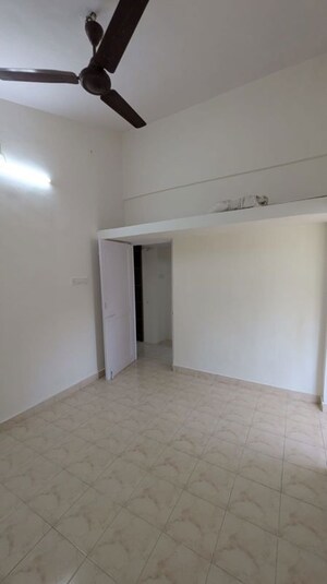 Room in 3 BHK Apartment at Doordarshan CHS, Goregaon East – for Rent