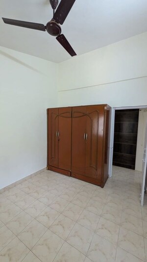 Room in 3 BHK Apartment at Doordarshan CHS, Goregaon East – for Rent