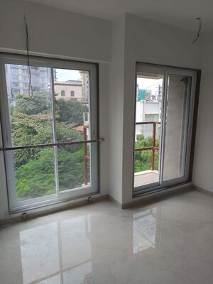 Room in 3 BHK Apartment at Pardis Shangrila, Bandra West – for Sale