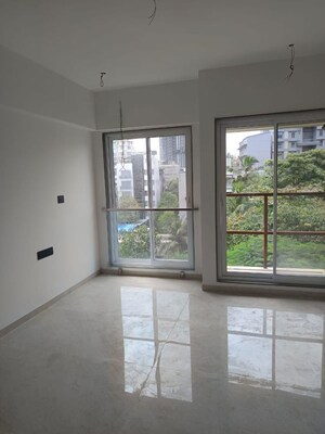 Room in 3 BHK Apartment at Pardis Shangrila, Bandra West – for Sale