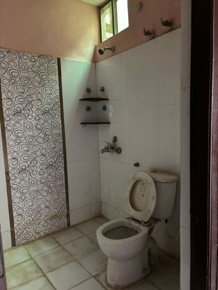 Bathroom, lohgarh 3 Bedroom 1370 Sq.Ft. Apartment In Lohgarh Zirakpur 10317604