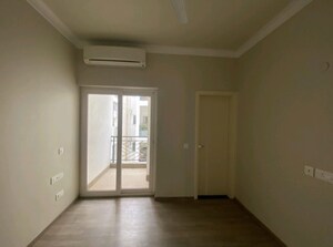 Room in 3 BHK Builder Floor at Central Park Flower Valley, Sector 33 – for Rent