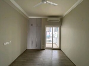 Room in 3 BHK Builder Floor at Central Park Flower Valley, Sector 33 – for Rent