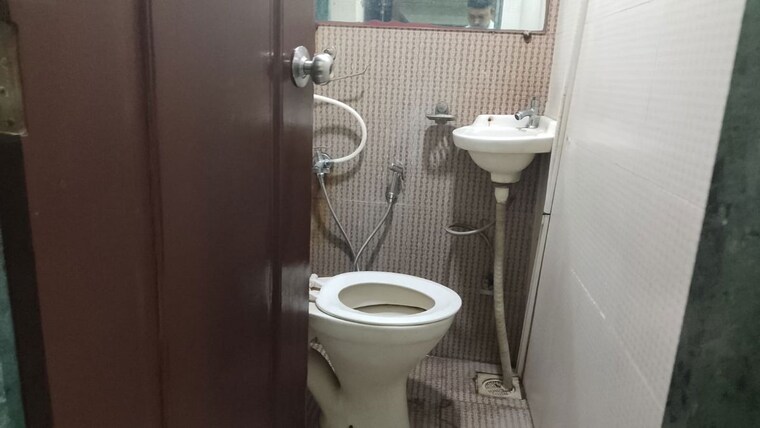 Bathroom, venus-tower-andheri Commercial Office Space 720 Sq.Ft. In Andheri West Mumbai 10317472